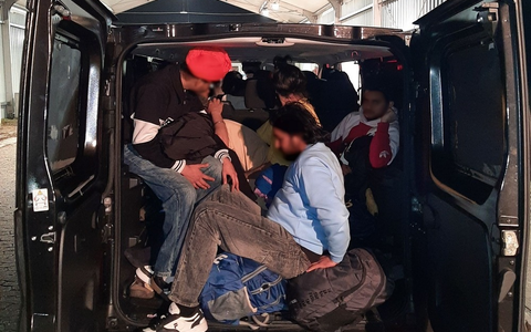 BPOL NRW: Inder schleust -15- Personen unter lebensbedrohlichen Umständen Bundespolizei nimmt fest - Foto: presseportal.de