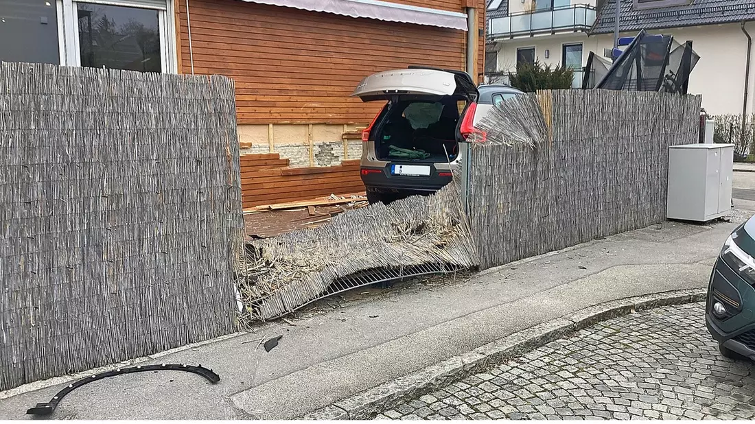 FW-M: Abseits der Straße (Maxhof) - Bild: presseportal.de