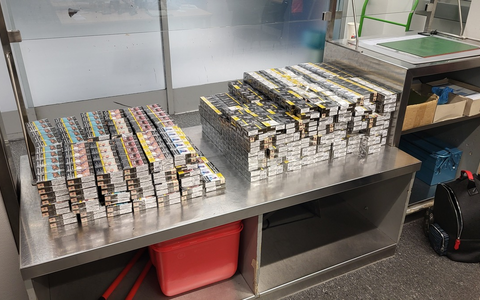 HZA-D: Mit 30.000 Zigaretten erwischt - Reisender dachte, das sei in Ordnung / Zoll Düsseldorf findet in mehreren Koffern nichts als Zigaretten und leitet Strafverfahren ein - Foto: presseportal.de HZA-D: Mit 30.000 Zigaretten erwischt - Reisender dachte, das sei in Ordnung / Zoll Düsseldorf findet in mehreren Koffern nichts als Zigaretten und leitet Strafverfahren ein - Foto: presseportal.de