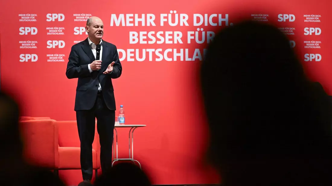 Bundeskanzler Olaf Scholz (SPD) hält nichts von Trumps Vorschlag, Palästinenser aus dem Gazastreifen umzusiedeln.  - Bild: Bernd Weißbrod/dpa