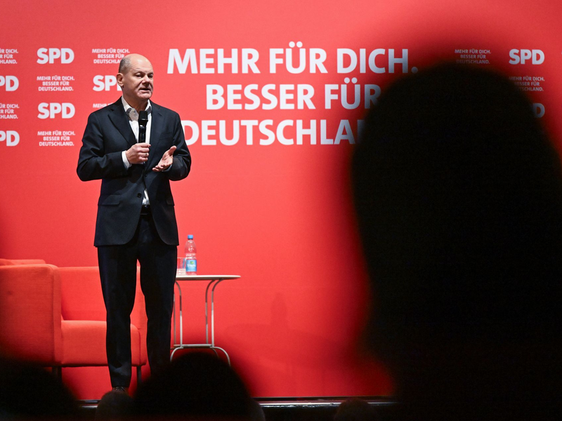 Bundeskanzler Olaf Scholz (SPD) hält nichts von Trumps Vorschlag, Palästinenser aus dem Gazastreifen umzusiedeln.  - Foto: Bernd Weißbrod/dpa