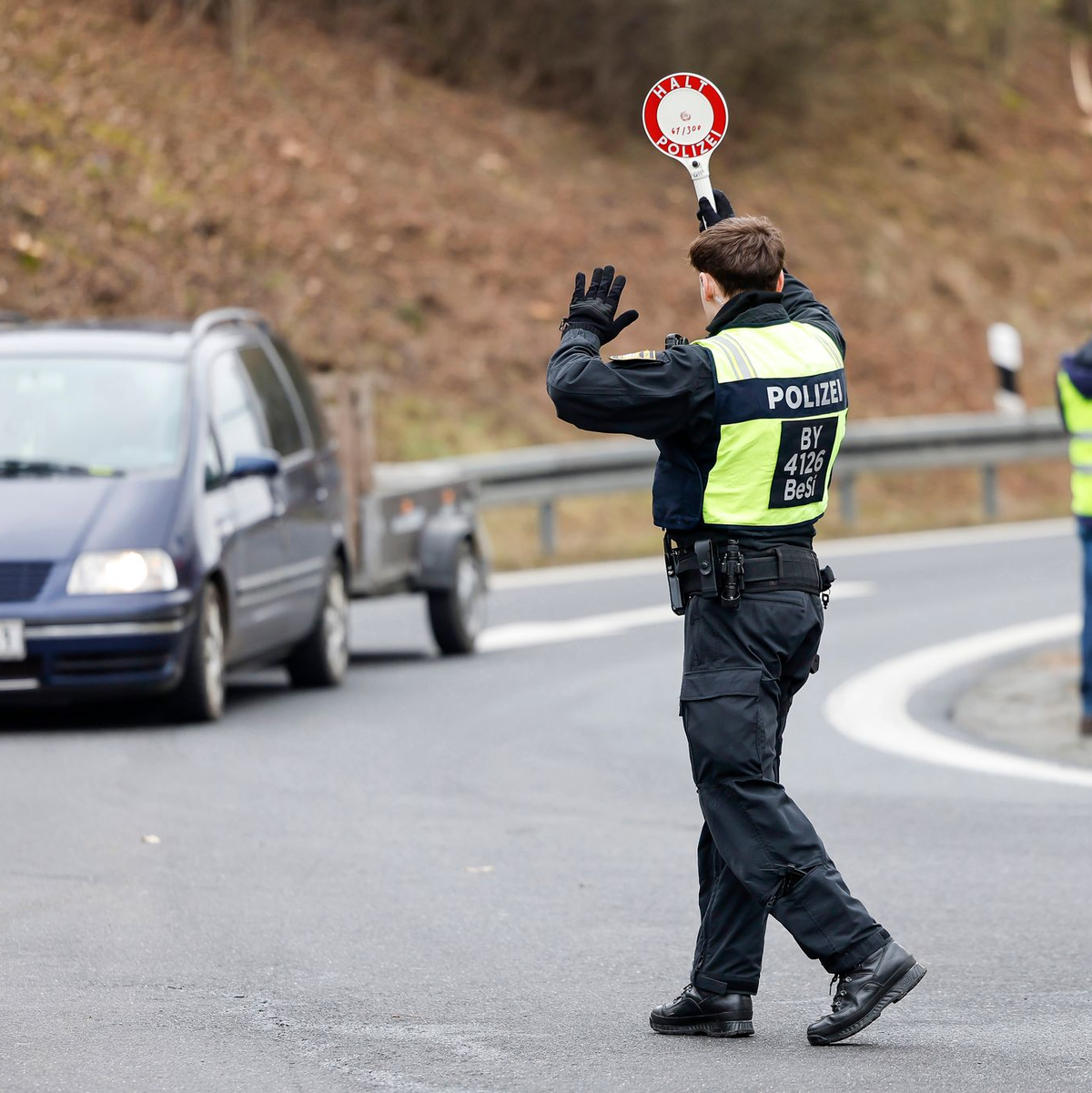Seit September gibt es stationäre Kontrollen an allen deutschen Landgrenzen. (Archivbild) - Foto: Daniel Löb/dpa