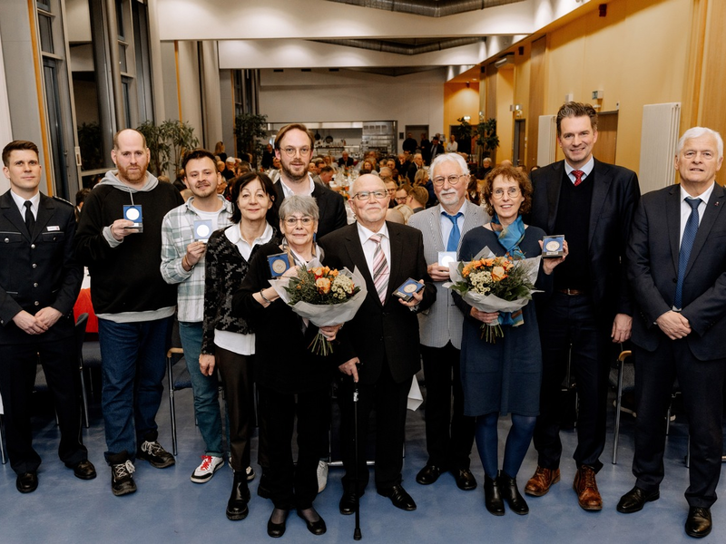 POL-KS: 25. Kasseler Polizeimedaille an couragierte Bürgerinnen und Bürger verliehen - Foto: presseportal.de