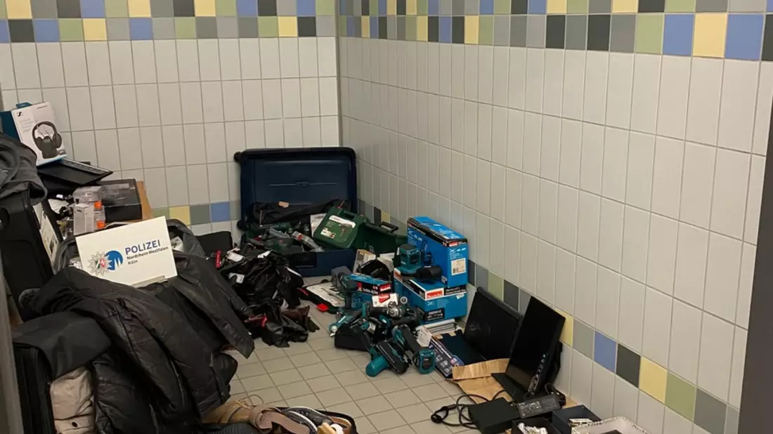 POL-K: 250207-4-K Umfangreiches Diebesgut sichergestellt - 64-jähriger Tatverdächtiger festgenommen - Bild: presseportal.de