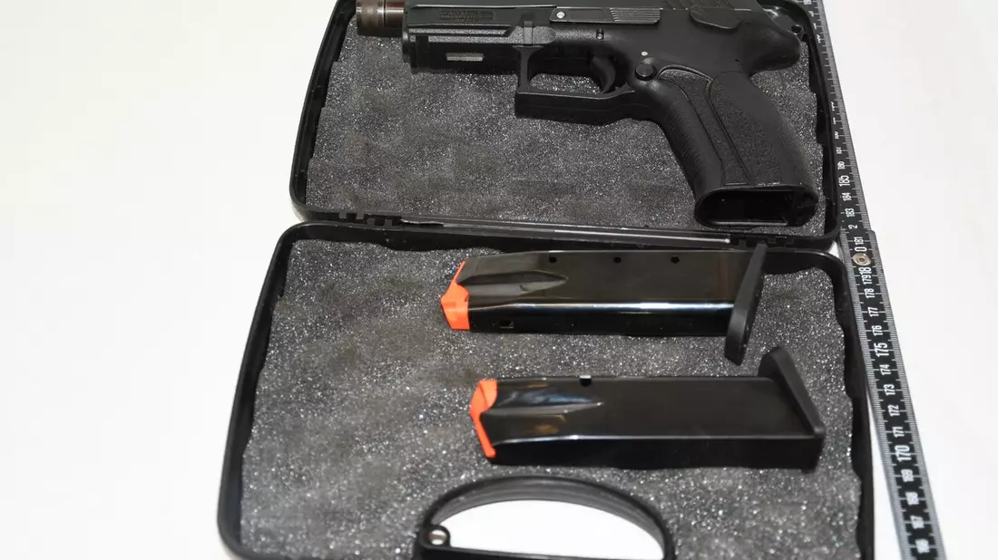 POL-STD: Polizei greift mit mobilem Einsatzkommando zu - Festnahme eines Waffenhändlers nach Verstoß Waffen- und Kriegswaffenkontrollgesetz - Beschuldigter jetzt in Untersuchungshaft - Bild: presseportal.de