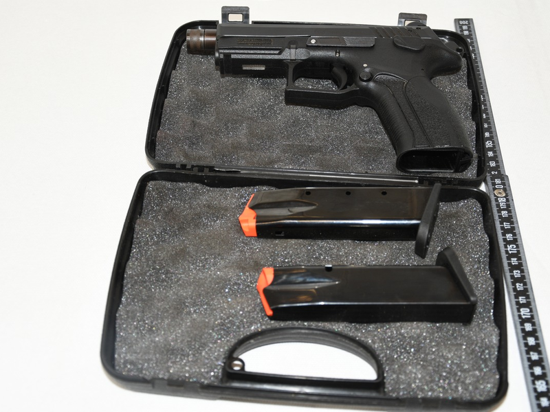 POL-STD: Polizei greift mit mobilem Einsatzkommando zu - Festnahme eines Waffenhändlers nach Verstoß Waffen- und Kriegswaffenkontrollgesetz - Beschuldigter jetzt in Untersuchungshaft - Foto: presseportal.de