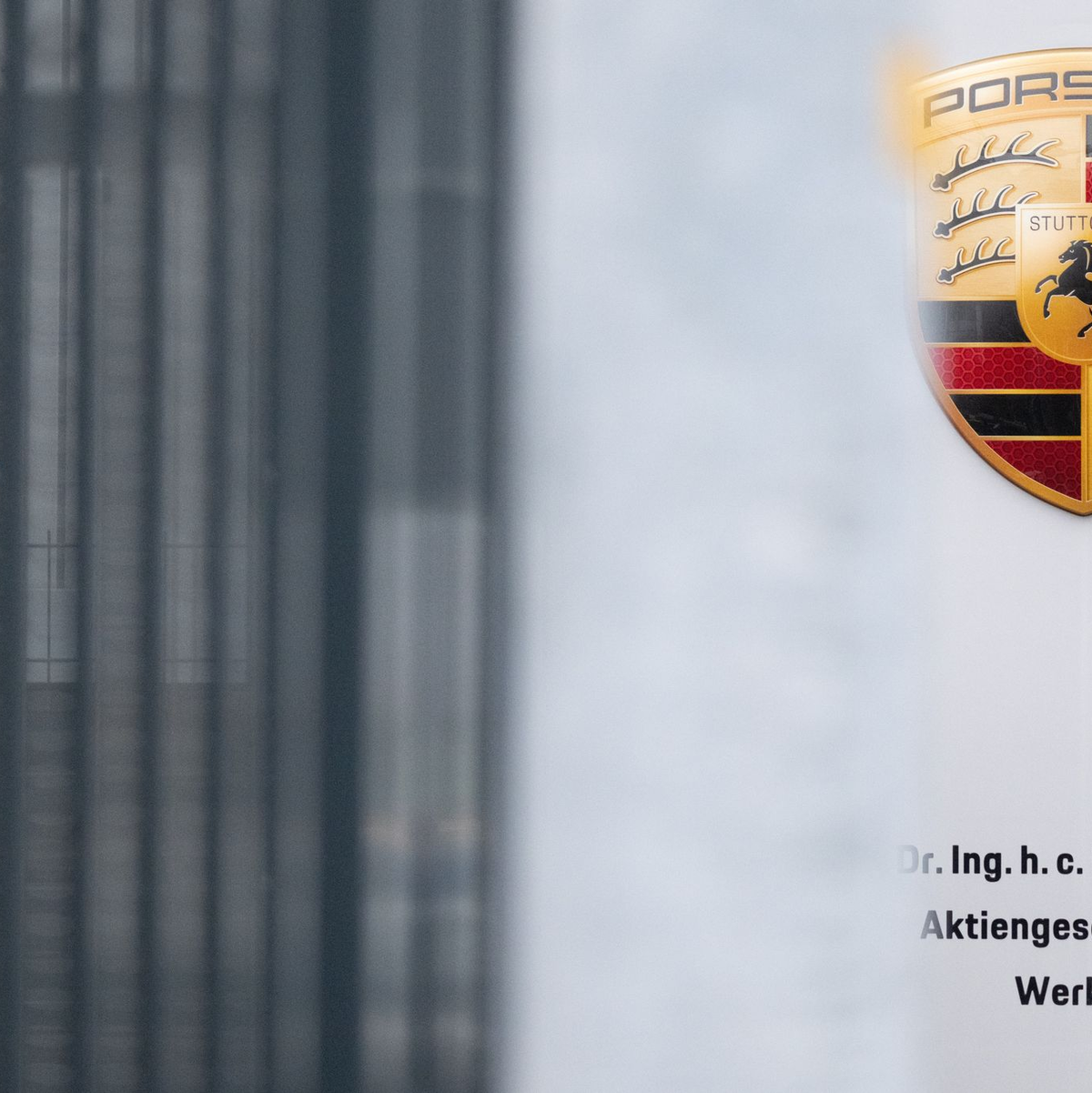 Porsche will zig Millionen Euro in neue Verbrenner-Fahrzeuge stecken. (Archivbild) - Foto: Marijan Murat/dpa