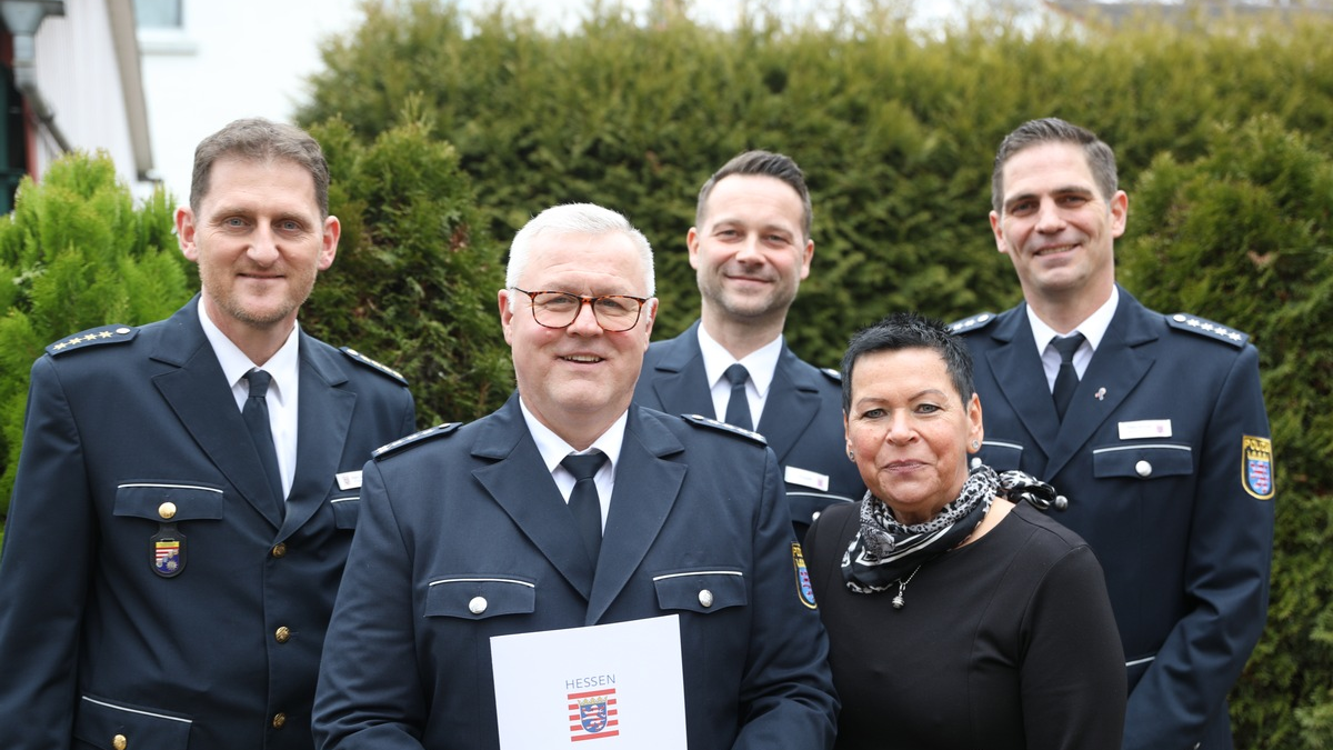 POL-OF: Erster Polizeihauptkommissar Ronald Ehmann in den Ruhestand verabschiedet - Foto: presseportal.de