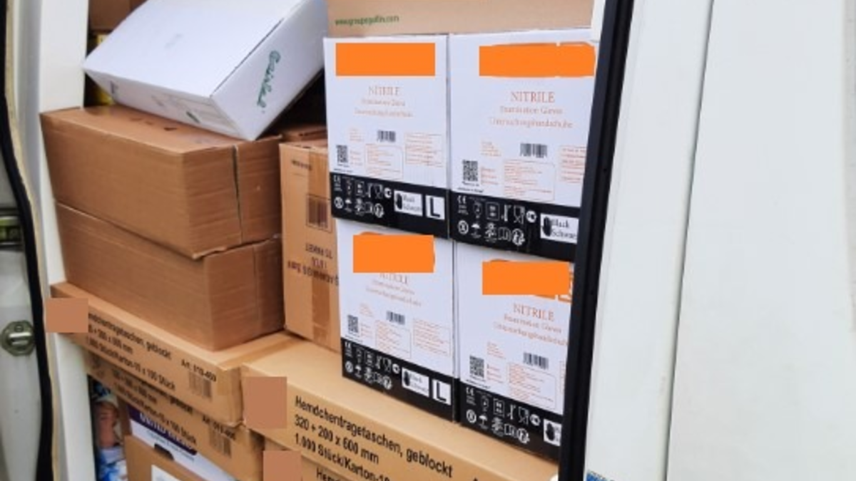 POL-SE: BAB 23/ Pinneberg Süd - 3,5 Tonner mit Lebensmitteln deutlich überladen - Foto: presseportal.de