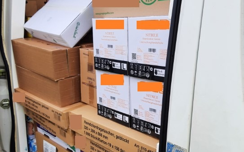 POL-SE: BAB 23/ Pinneberg Süd - 3,5 Tonner mit Lebensmitteln deutlich überladen - Foto: presseportal.de