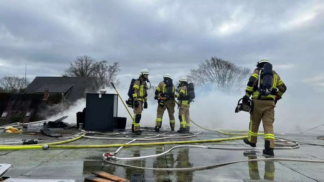 FW Bremerhaven: Abschließende Pressemitteilung zum Dachstuhlbrand in der Bremer Straße - Bild: presseportal.de