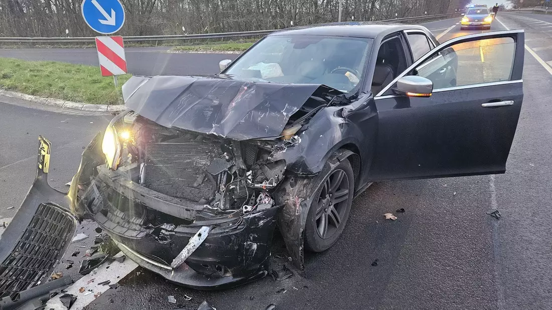 POL-WHV: Schwerer Verkehrsunfall auf der B436 in Sande - Bild: presseportal.de