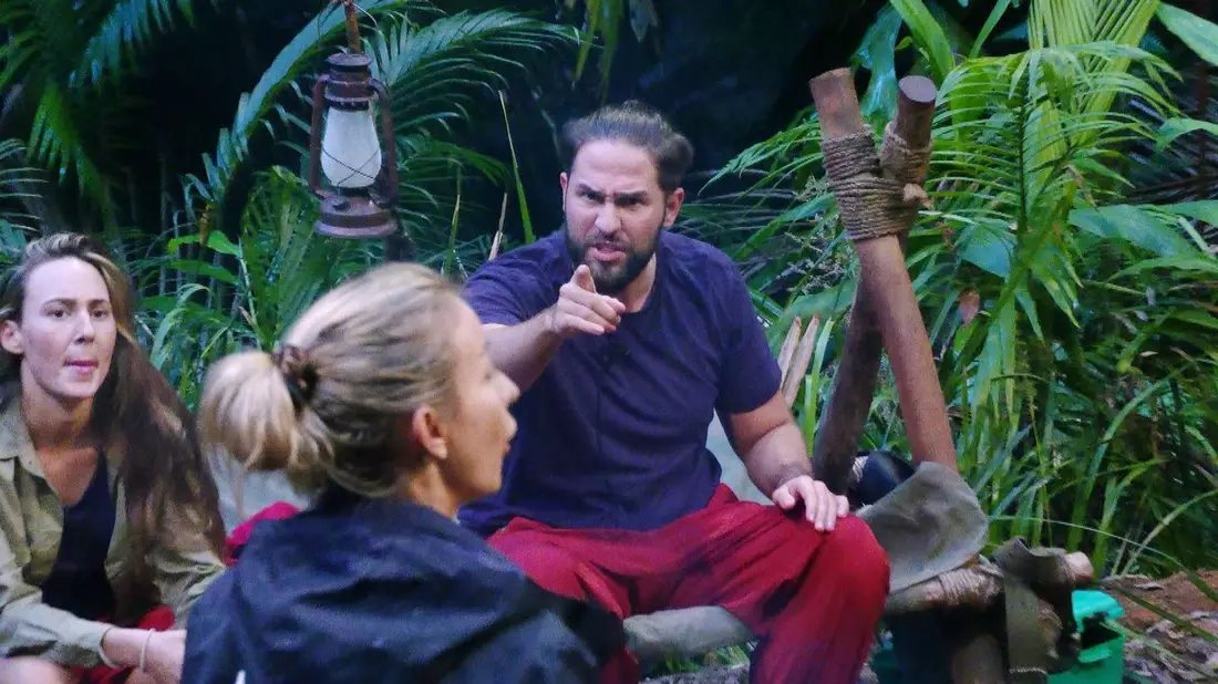 Das war auch noch: Lilly Becker und Pierre Sanoussi-Bliss müssen Enten angeln, um eine Schatzkiste zu bekommen. - Bild: RTL/dpa