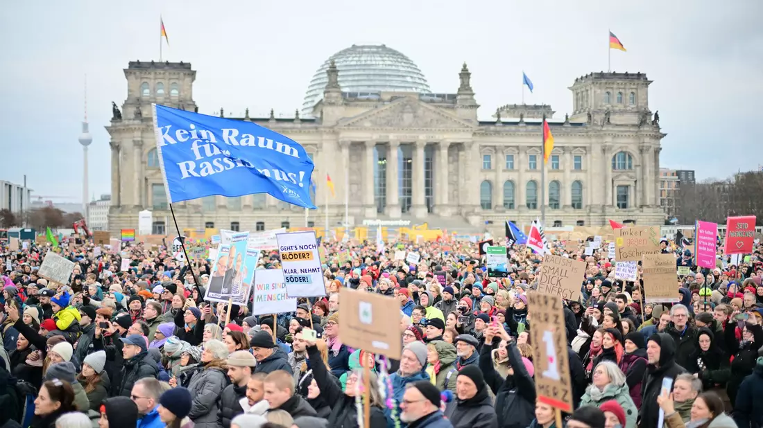 Auf die Wahlumfragen hatten die erregten Debatten im Bundestag und die folgenden Proteste laut Forschern keinen Einfluss.  - Bild: Sebastian Gollnow/dpa