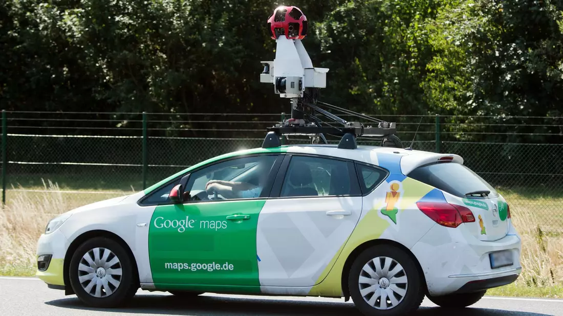 Google Maps gehört zu den populärsten Apps und Digital-Anwendungen überhaupt.  - Bild: Julian Stratenschulte/dpa