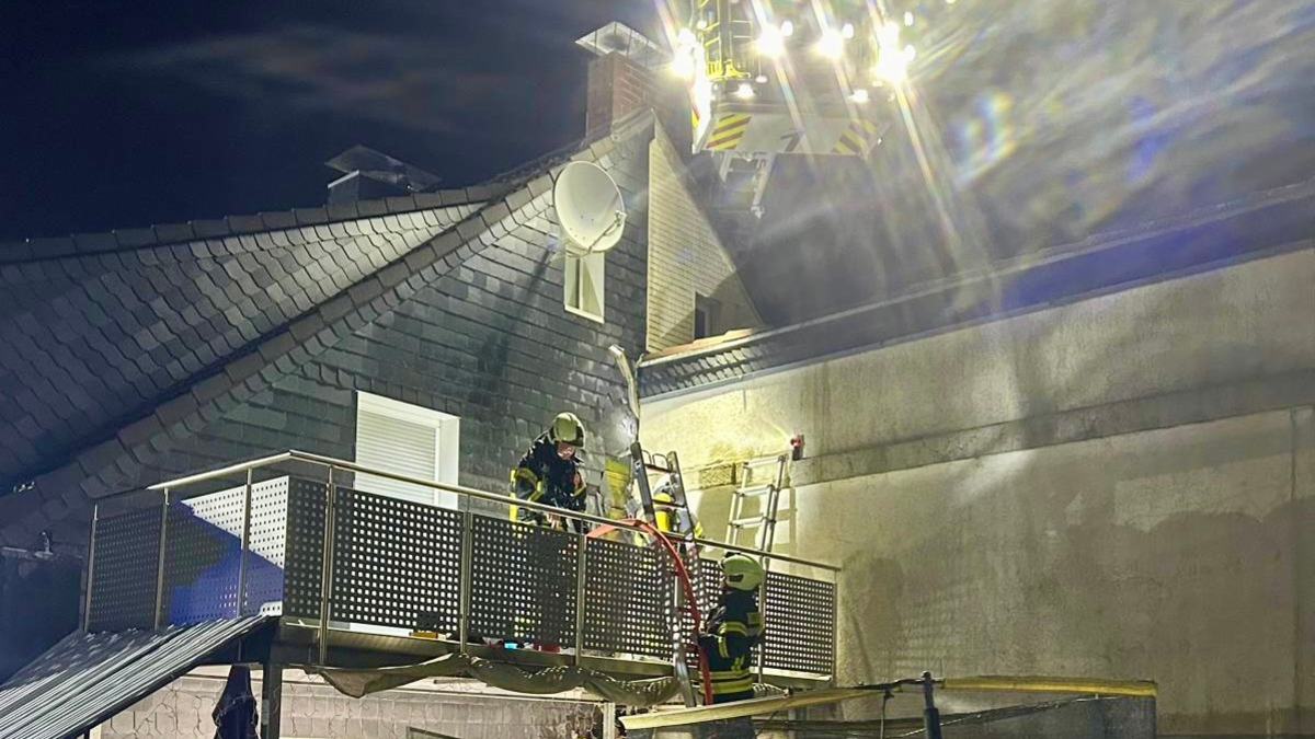 FW-EN: Brand einer Hausfassade - Foto: presseportal.de