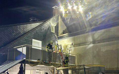 FW-EN: Brand einer Hausfassade - Foto: presseportal.de