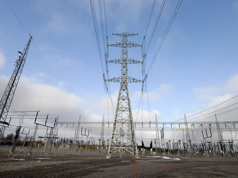 Politisch sind die baltischen Staaten längst in EU und Nato verankert, nun trennen sie eine der letzten großen Verbindungen zu Russland. - Foto: Markku Ulander/Lehtikuva/dpa