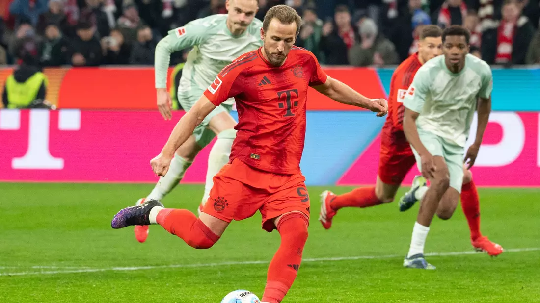 Harry Kane bei seinem 29. Elfmeter-Tor nacheinander zum 3:0-Endstand gegen Werder.  - Bild: Magdalena Henkel/dpa