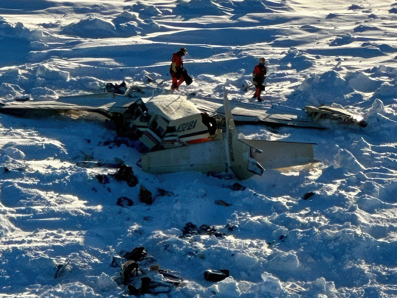 Das eisige Wetter erschwerte die Arbeit der Einsatzkräfte. - Foto: Uncredited/U.S. Coast Guard/AP/dpa