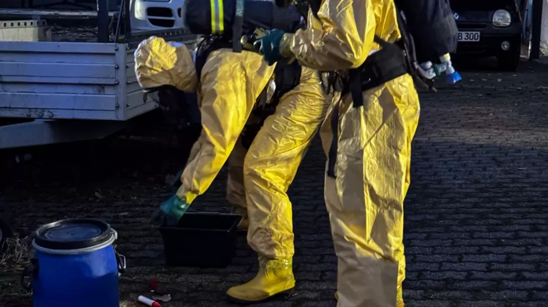 FW Wenden: Gefahrstoffeinsatz in Hünsborn / Buttersäure in Gebäude - Bild: presseportal.de