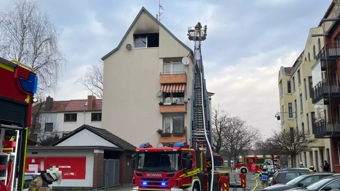 FW Bremerhaven: Küchenbrand in Lehe- Feuerwehr Bremerhaven verhindert Ausbreitung - Bild: presseportal.de