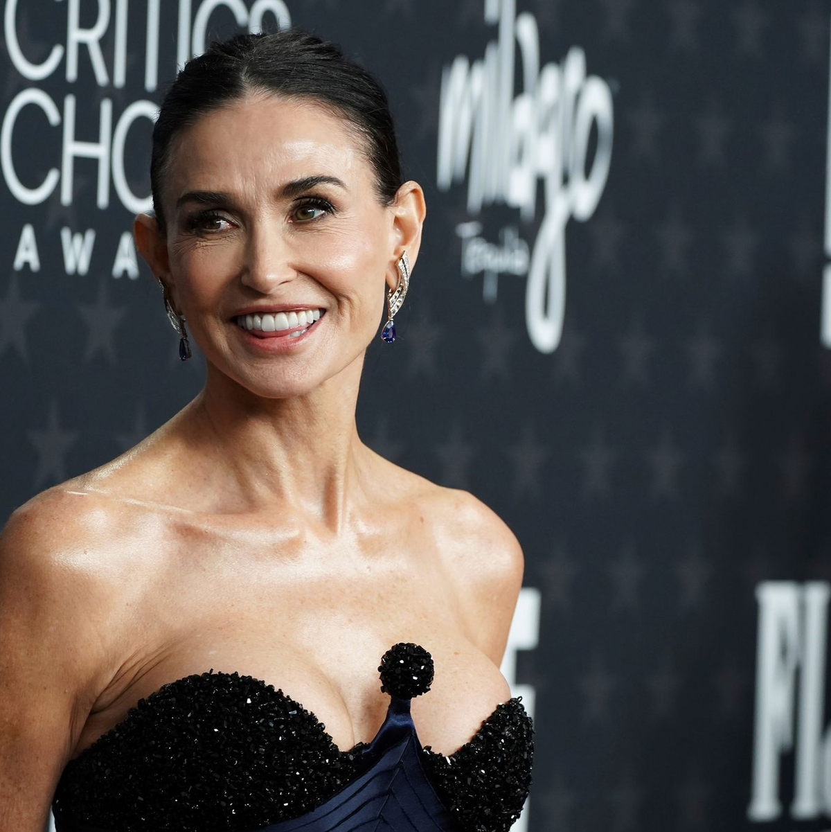 Ariana Grande («Wicked») trug ein aufsehenerregendes Kleid von Dior im Nude-Look. - Foto: Jordan Strauss/Invision/AP/dpa