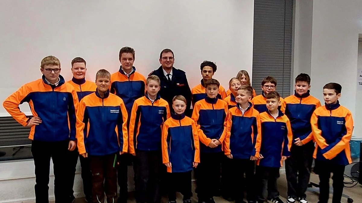 FW Drolshagen: Jahresdienstbesprechung der Feuerwehr der Stadt Drolshagen: Ehrungen für langjährige Mitgliedschaften - Wechsel an der Spitze der Jugendfeuerwehr - Foto: presseportal.de