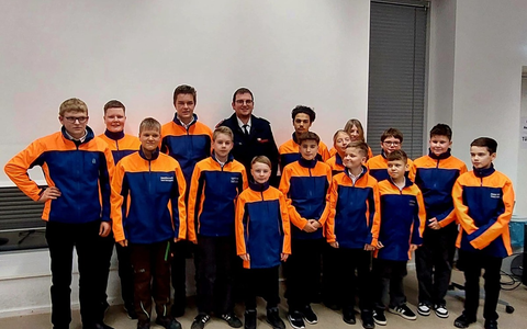 FW Drolshagen: Jahresdienstbesprechung der Feuerwehr der Stadt Drolshagen: Ehrungen für langjährige Mitgliedschaften - Wechsel an der Spitze der Jugendfeuerwehr - Foto: presseportal.de