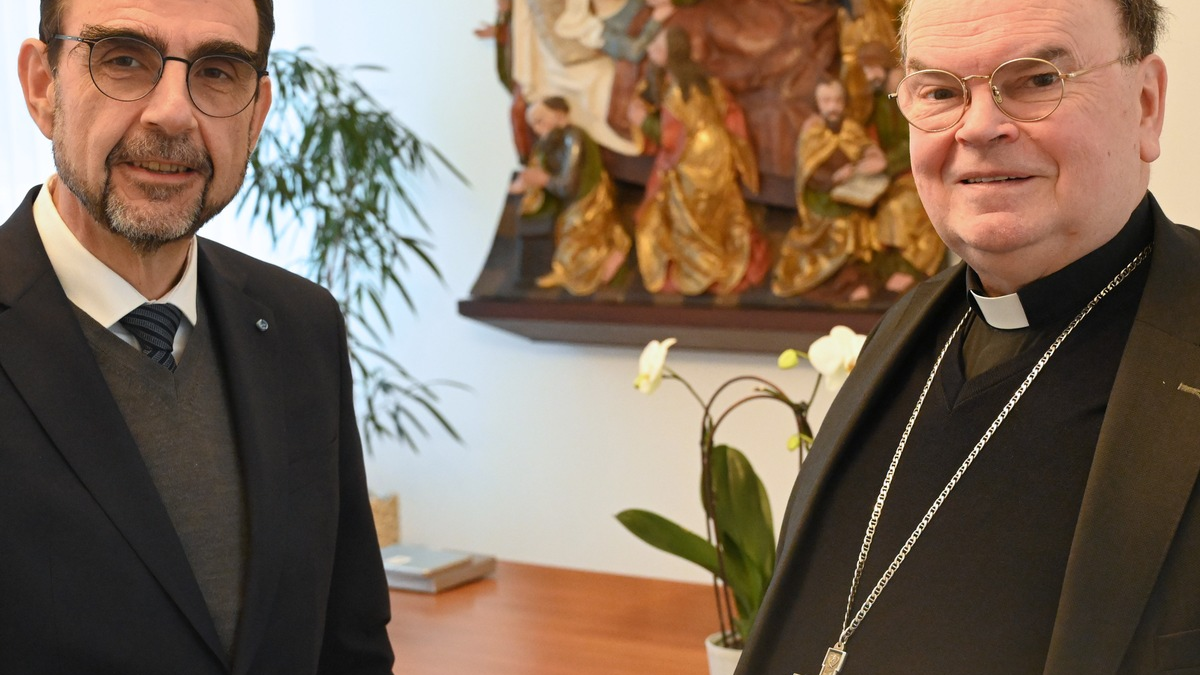 Klaus Holetschek im Austausch mit Bischof Dr. Bertram Meier: Gemeinsames Bekenntnis zum Schutz des Lebens und Diskussion zur Migrationspolitik - Foto: presseportal.de