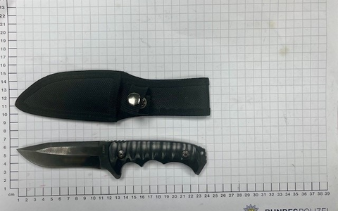 BPOL NRW: Führerschein und Messer sichergestellt - Bundespolizei ermittelt gegen 33-Jährigen nach Beleidigung - Foto: presseportal.de