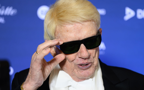 Heino geht mit seinen Hits auf Tournee und der Nationalhymne  - Foto: Robert Michael/dpa