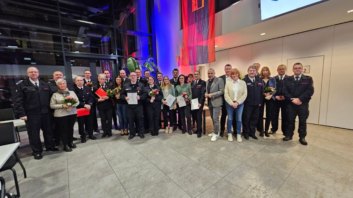 FW-AR: Führungswechsel und Neugliederung der Feuerwehr in Bruchhausen und Niedereimer - Foto: presseportal.de