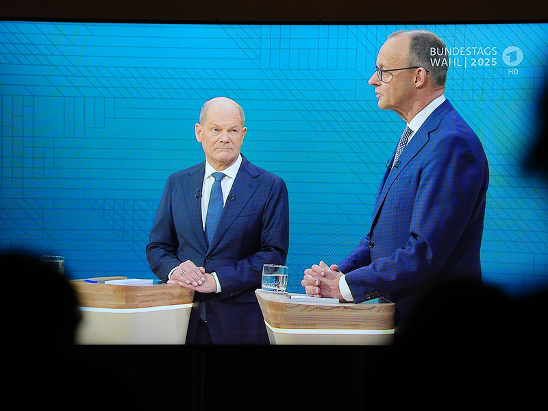 Scholz und Merz debattierten zu den wesentlichen Themen des Bundestagswahlkampfs. - Foto: Kay Nietfeld/dpa