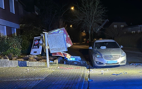 POL-COE: Rosendahl, Darfeld, Oberdarfelder Str. / Zigarettenautomat zerstört - Foto: presseportal.de
