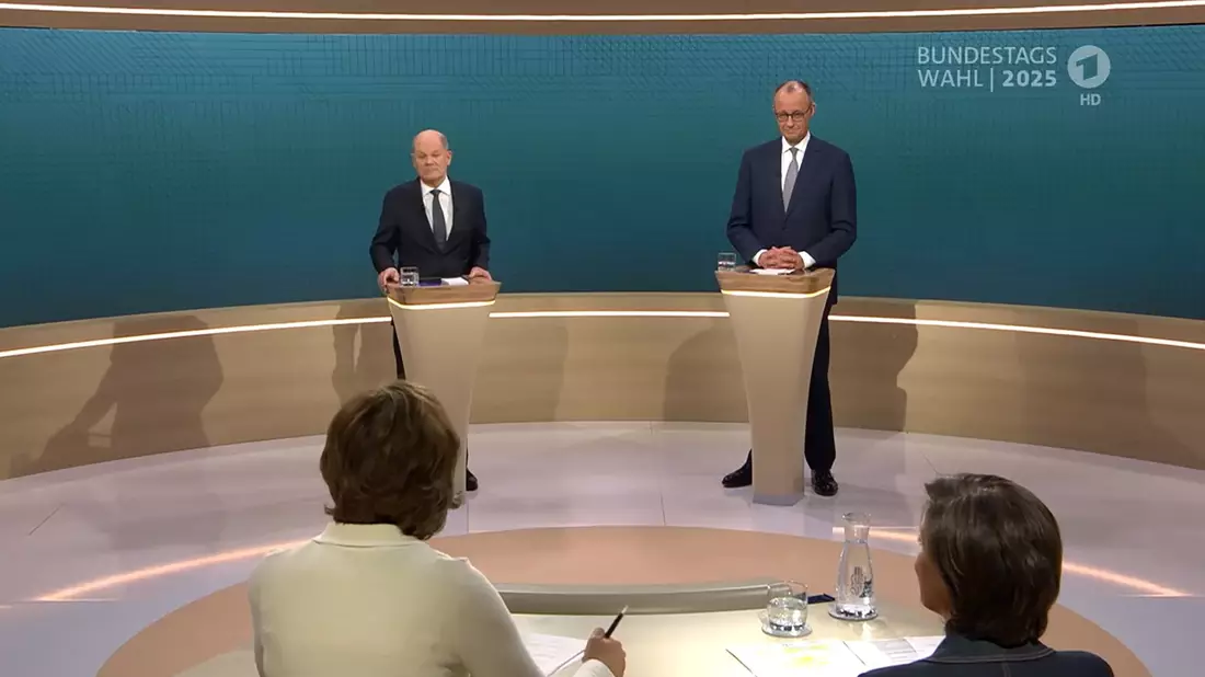 Olaf Scholz und Friedrich Merz schenken sich im TV-Duell nichts. - Bild: ---/ARD/ZDF/dpa