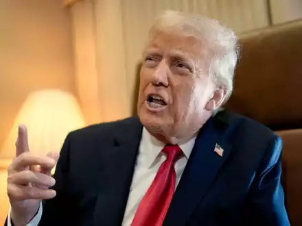 Trump bezeichnet die Begnadigungen als «großartige Sache für die Menschheit». - Foto: Ben Curtis/AP/dpa