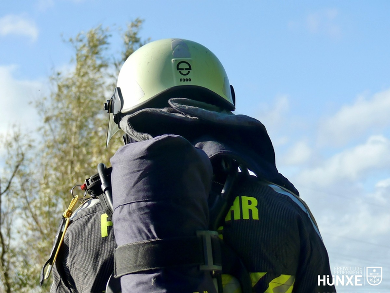 FW Hünxe: Feuerwehr beseitigt im Wald entsorgtes Chemikalienfass - Foto: presseportal.de