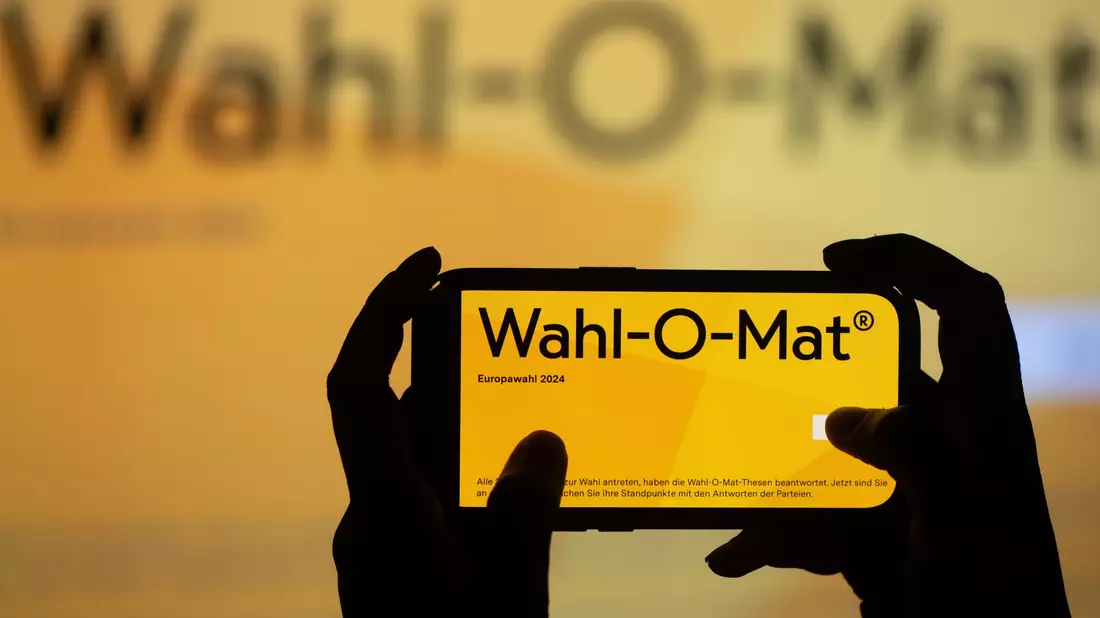 Der Wahl-O-Mat ist ein Online-Tool mit dem Nutzer ihre eigene Position mit denen aller zur Wahl antretenden Parteien vergleichen können. (Archivbild) - Bild: Sebastian Kahnert/dpa