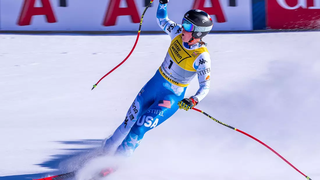 Shiffrins US-Teamkollegin Breezy Johnson gewann am Samstag Abfahrts-Gold. - Bild: Jens Büttner/dpa