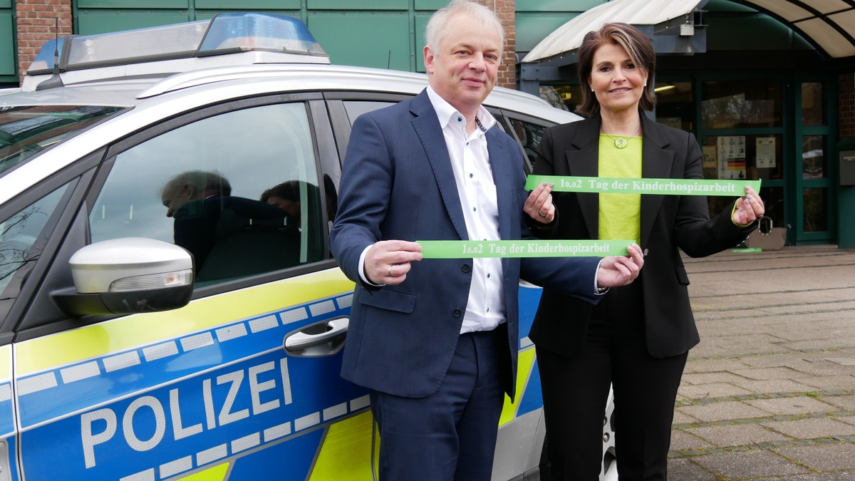 POL-HA: Grüne Schleifen an den Streifenwagen - Polizei Hagen beteiligt sich am Tag der Kinderhospizarbeit - Foto: presseportal.de
