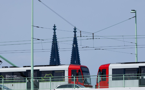 Das Deutschlandticket bleibt für viele Verbraucherinnen und Verbraucher ein attraktives Angebot für den ÖPNV. (Archivbild) - Foto: Rolf Vennenbernd/dpa