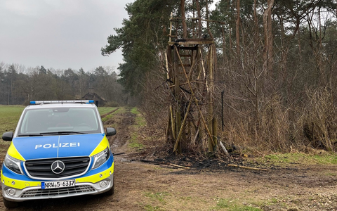 POL-KLE: Straelen - Hochsitz in Brand gesetzt / Zeugen gesucht - Foto: presseportal.de