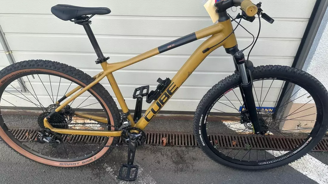 LPI-EF: Goldfarbenes Fahrrad sucht seine Besitzer - Bild: presseportal.de