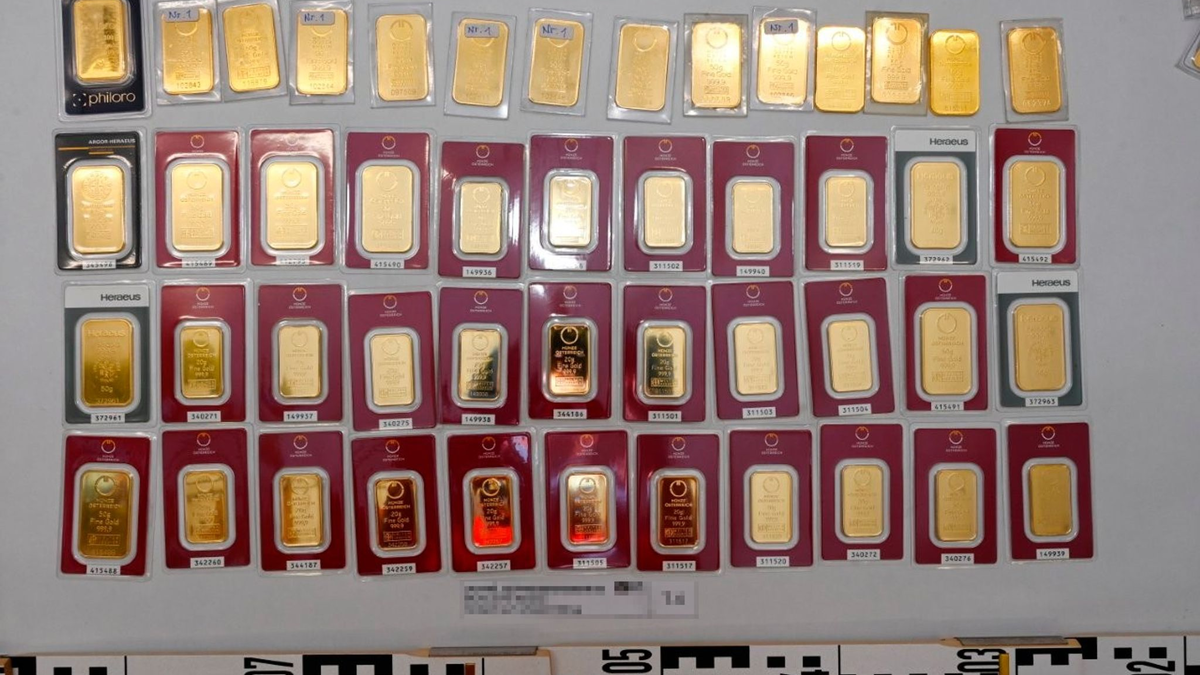 Von der österreichischen Polizei wurde Gold sichergestellt. Die «Schamanin» ist auf der Flucht. - Foto: -/LKA NÖ TATORT/dpa
