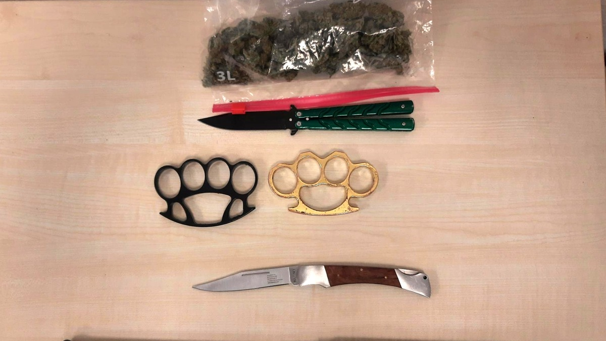 BPOL-HB: Bundespolizei stellt Messer, Schlagringe und Teleskopschlagstock sicher - Foto: presseportal.de