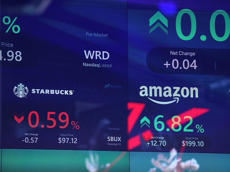 Börsenkurse von Starbucks und Amazon an der Nasdaq (Archiv) - Foto: über dts Nachrichtenagentur