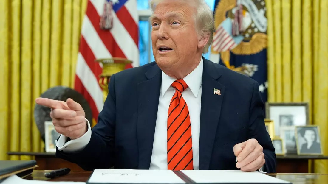 US-Präsident Trump setzt weiter auf Zölle. - Bild: Alex Brandon/AP/dpa