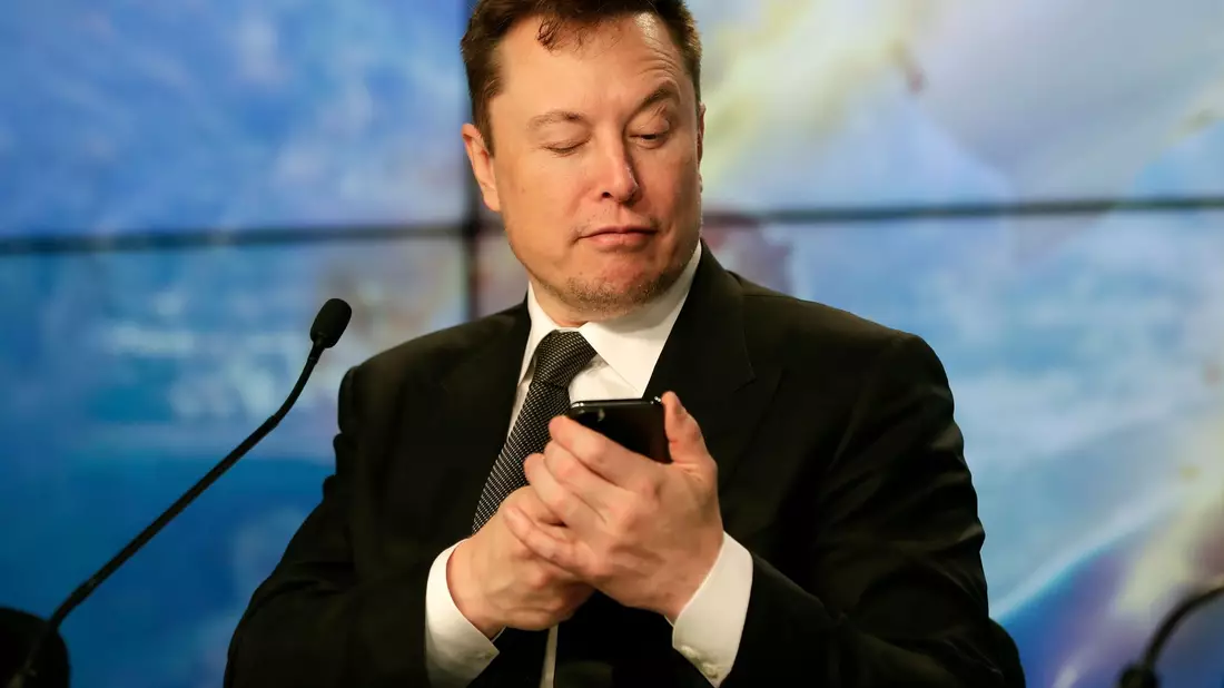 Der US-Unternehmer Elon Musk hatte die Plattform Twitter übernommen und zu X umbenannt. (Archivbild) - Bild: John Raoux/AP/dpa