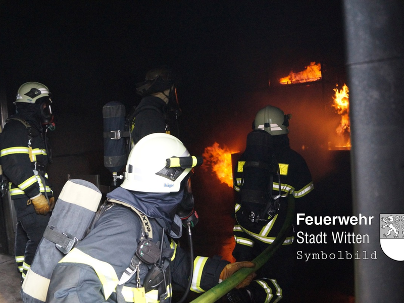 FW Witten: Brand einer Werkstatt - Foto: presseportal.de